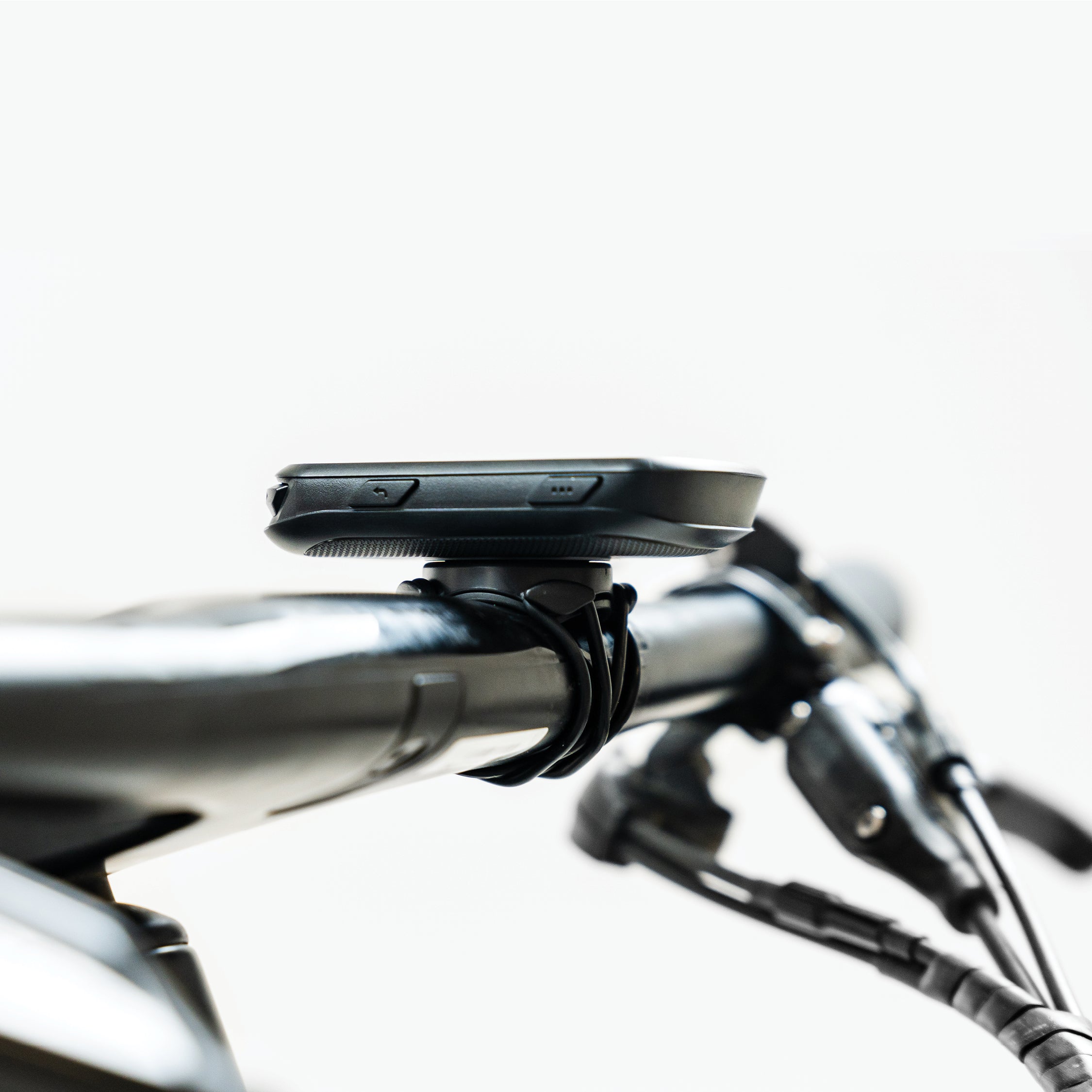 FORZA Universal Quarter-Turn Mount for Garmin/Magene
